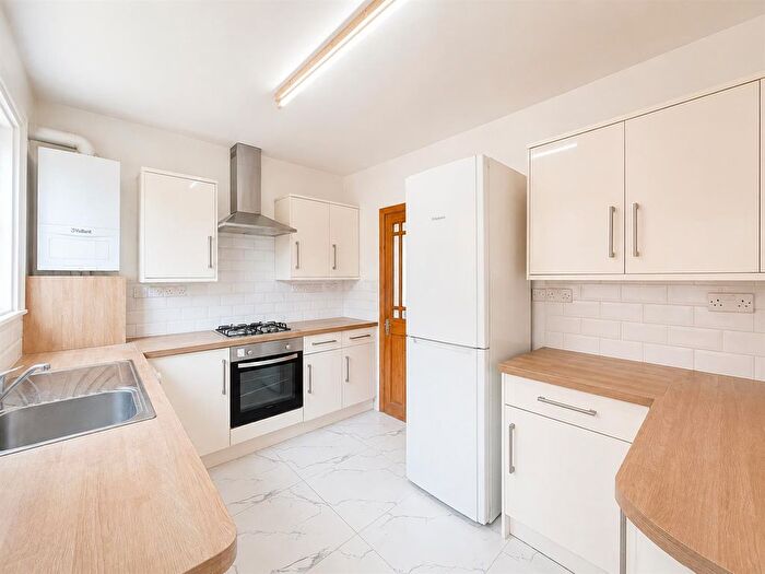 1 Bedroom Flat To Rent In Pegg Road, Heston, TW5