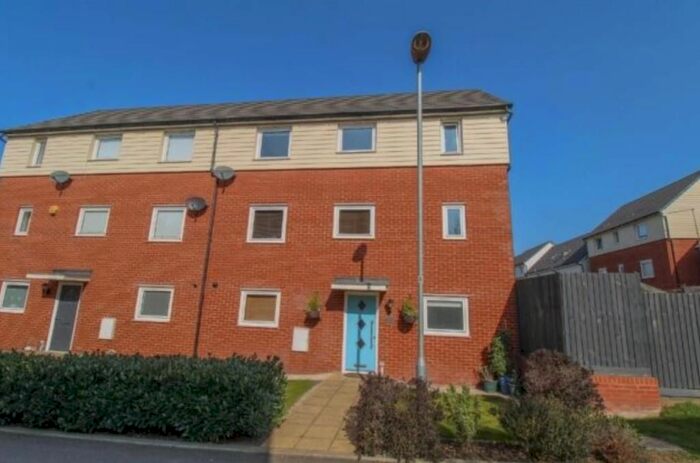 4 Bedroom Semi-Detached House To Rent In Bowhill Way, Harlow, CM20