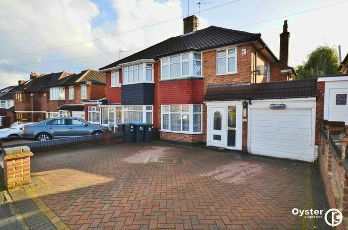 3 Bedroom Semi-Detached House To Rent In Lower Kenwood Avenue, Enfield, EN2