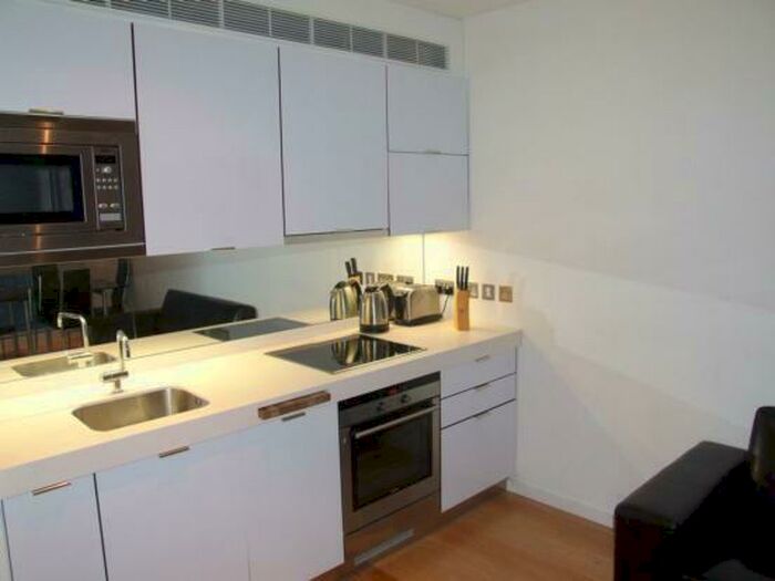 Studio To Rent In Ontario Tower, Fairmont Avenue, Blackwall, Canary Wharf, London, E14