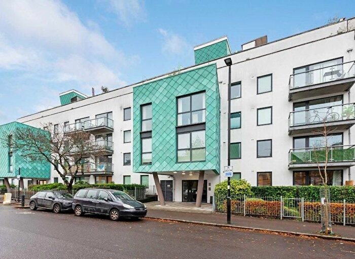 2 Bedroom Flat To Rent In B Drayton Park, Arsenal, Holloway, Islington, London, N5