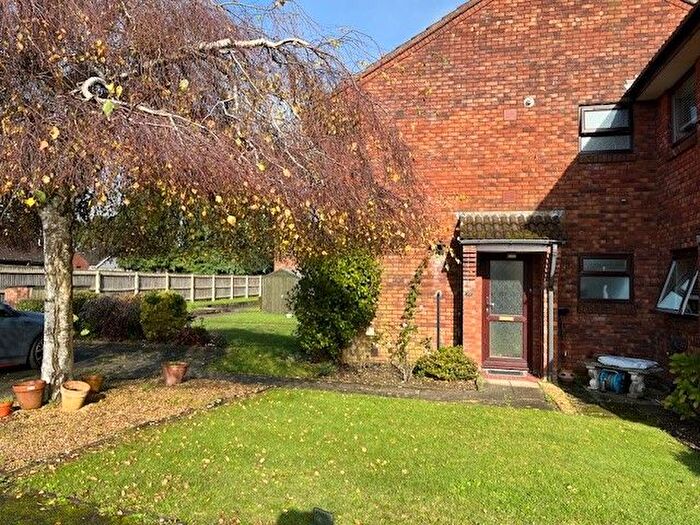 2 Bedroom Flat To Rent In Prunus Close, Ferndown, BH22