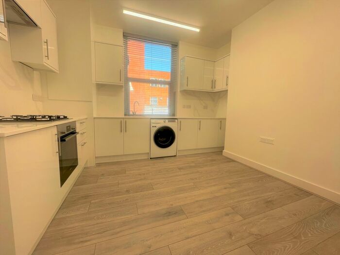 5 Bedroom Flat To Rent In Seven Sisters Road, Finsbury Park, N4