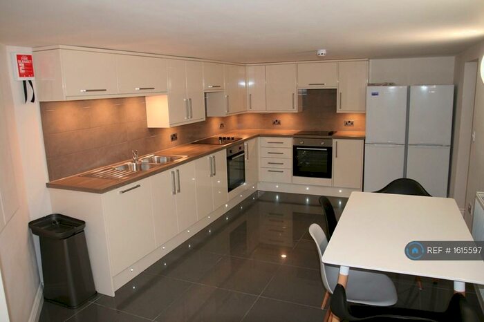 6 Bedroom End Of Terrace House To Rent In Cardigan Road, Leeds, LS6