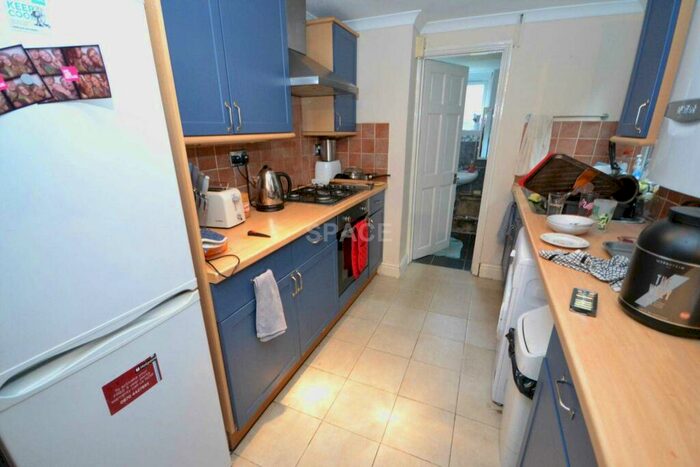 4 Bedroom Terraced House To Rent In Pitcroft Avenue, Earley, RG6