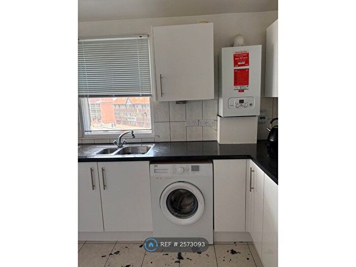 2 Bedroom Flat To Rent In Sunbury On Thames, Sunbury On Thames, TW16