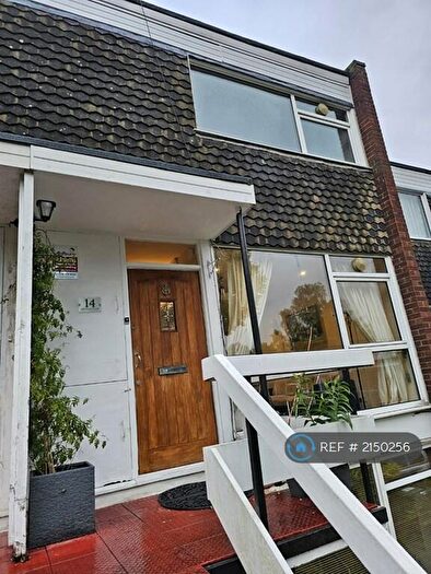 2 Bedroom Maisonette To Rent In Michaels Close, London, SE13