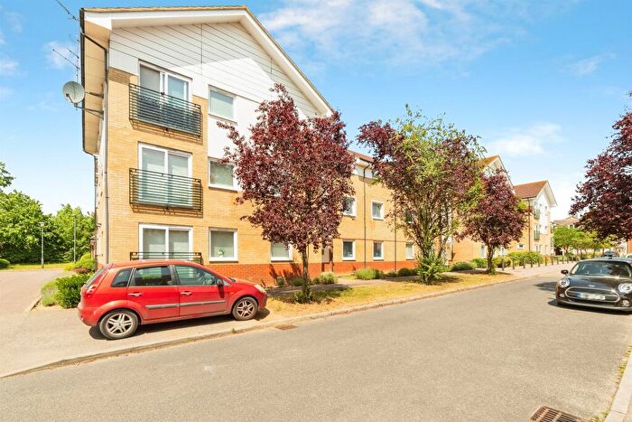 2 Bedroom Apartment For Sale In Eddington Crescent, Welwyn Garden City, AL7
