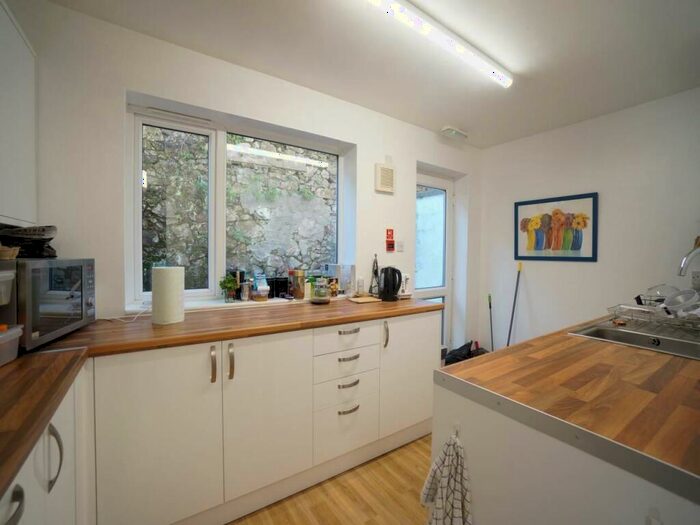 5 Bedroom House To Rent In Mountain View, Bangor, LL57