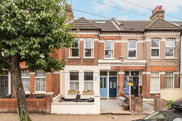 4 Bedroom Maisonette For Sale In Moring Road, Tooting, SW17