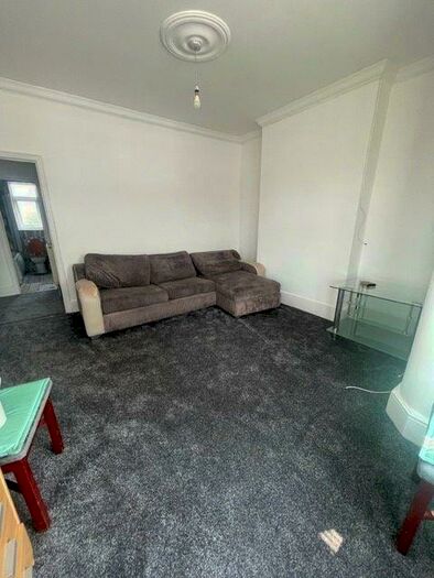 2 Bedroom Flat To Rent In Airthrie Road, Ilford, IG3