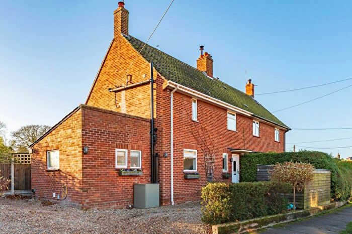 4 Bedroom Semi-Detached House For Sale In Queens Close, Blakeney, NR25