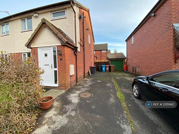 3 Bedroom Semi-Detached House To Rent In Wayfarers Way, Swinton, Manchester, M27