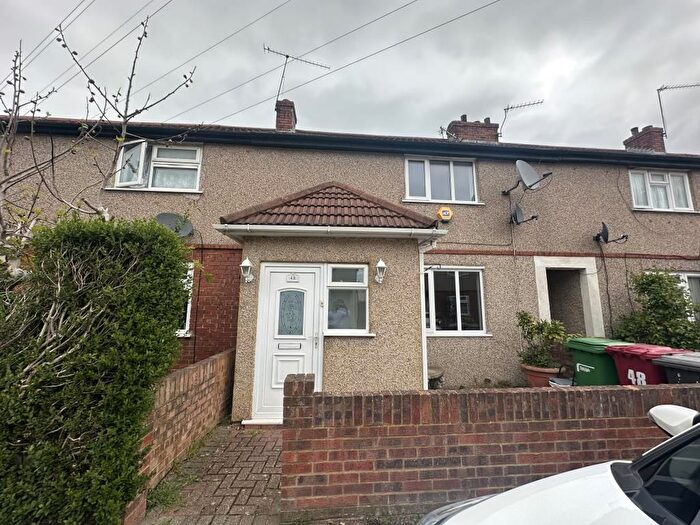 3 Bedroom Semi-Detached House For Sale In Slough, Slough, Berkshire, SL2