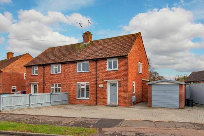 3 Bedroom Semi-Detached House For Sale In Skeynes Road, Edenbridge, TN8
