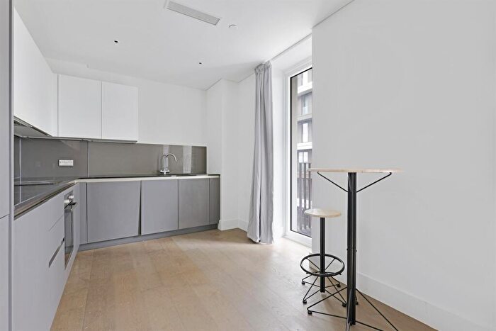 3 Bedroom Flat To Rent In Gartons Way, London, SW11