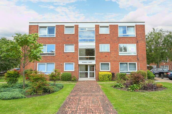 2 Bedroom Ground Flat To Rent In Hersham Road, Walton-On-Thames, KT12