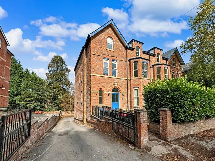 2 Bedroom Apartment For Sale In St. Pauls Road, Chenies, M7