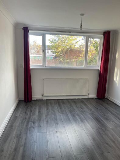 2 Bedroom Flat For Sale In Landseer Avenue, London, E12