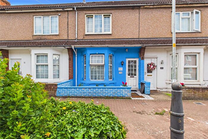 3 Bedroom Terraced House For Sale In Caulfield Road, Gorse Hill, Swindon, Wiltshire, SN2