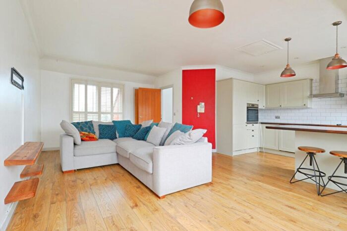 3 Bedroom Flat For Sale In Turlow Court, Leeds, West Yorkshire, LS9