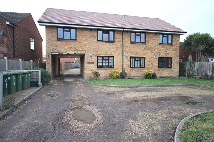 1 Bedroom Flat For Sale In Hithermoor Road, Staines-Upon-Thames, TW19