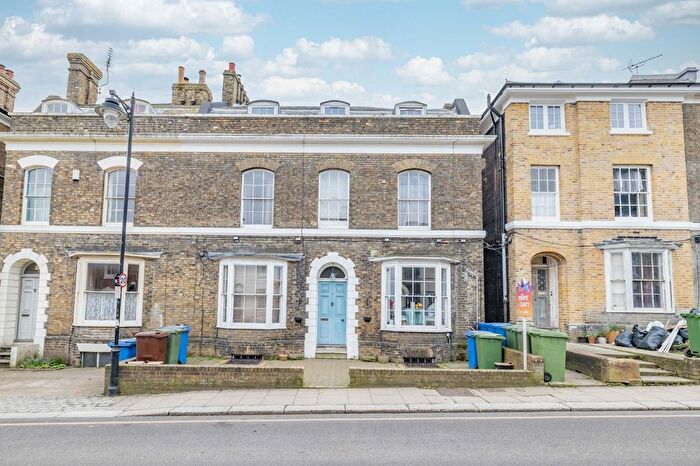 1 Bedroom Flat For Sale In South Road, Faversham, Kent, ME13