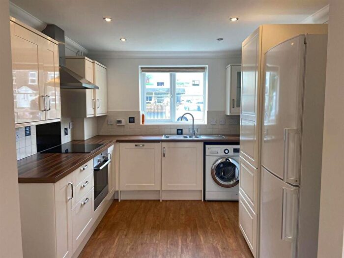 4 Bedroom Semi Detached House To Rent In Lower Stone Close, Frampton Cotterell, BS36