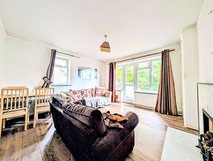 3 Bedroom Flat To Rent In Luscombe House, West Hill, London, SW18