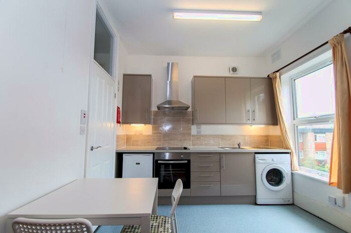 Flat To Rent In Nower Hill, Pinner, Middlesex, HA5