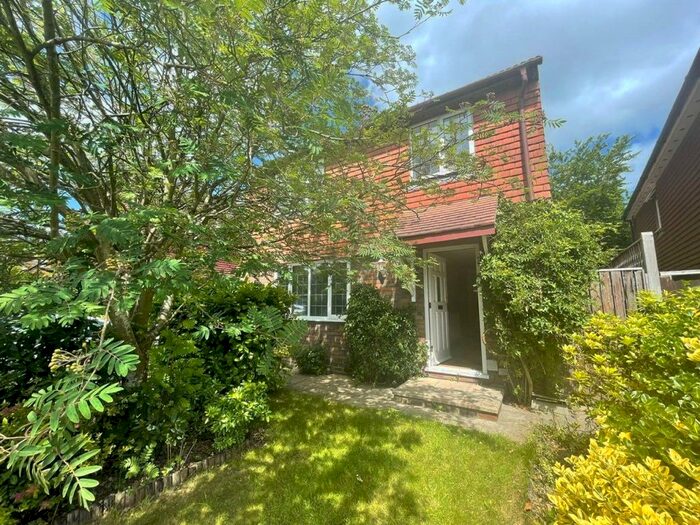 4 Bedroom Detached House To Rent In Ash Close, Lingfield, Surrey, RH7