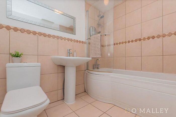 2 Bedroom Flat For Sale In Carpenters Wynd, Alloa, FK10
