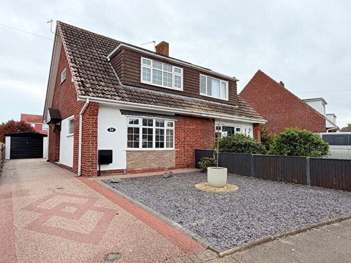 3 Bedroom Bungalow For Sale In Ashby Road, Cleethorpes, DN35