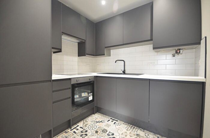 3 Bedroom Apartment To Rent In Campbell Road, London, E3