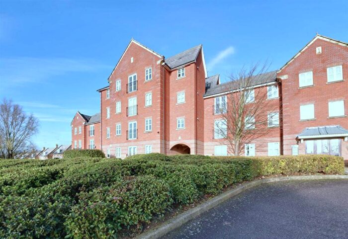 2 Bedroom Flat To Rent In Shillingford Close, Mill Hill, NW7