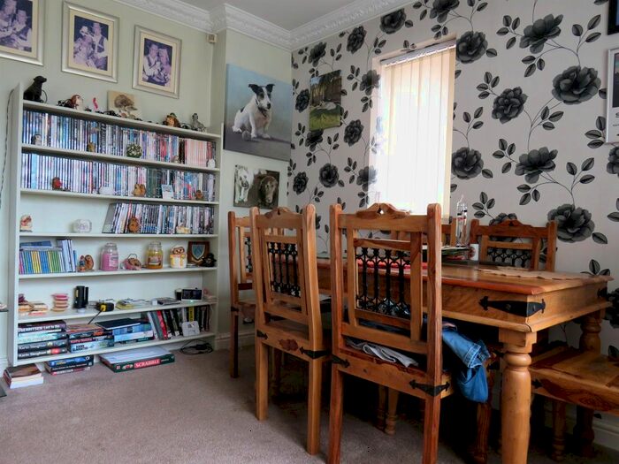 2 Bedroom Detached Bungalow For Sale In High Street, Dunsville, Doncaster, DN7