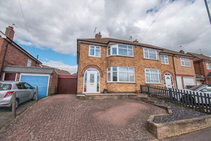3 Bedroom Semi-Detached House For Sale In Queensgate Drive, Birstall, LE4