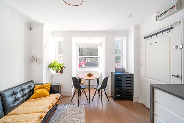 1 Bedroom Flat For Sale In Dulwich Road, Herne Hill, London, SE24