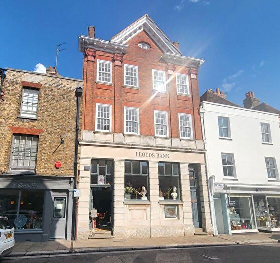 1 Bedroom Flat To Rent In Market Street Sandwich, CT13