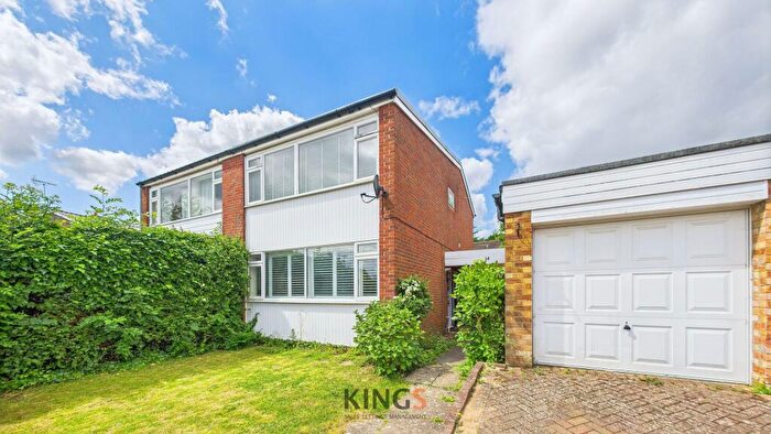 3 Bedroom Semi-Detached House For Sale In Thrush Avenue, Hatfield, AL10