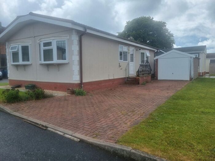 2 Bedroom Mobile/park Home For Sale In Homelands, Ketley Bank, Telford, TF2