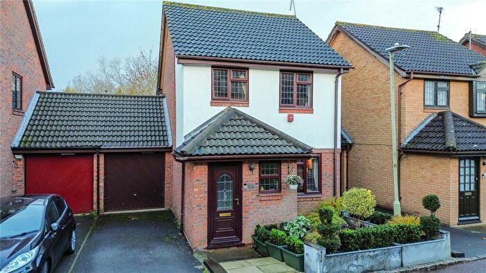 3 Bedroom Link Detached House For Sale In Worrall Way, Lower Earley, Reading, Berkshire, RG6