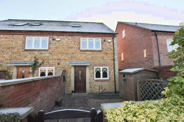 3 Bedroom Town House To Rent In Tugby Road, Goadby, Leicester, LE7