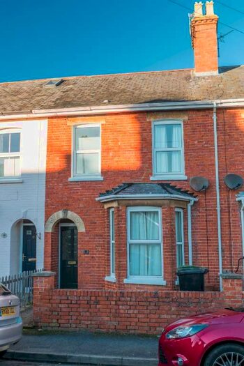 3 Bedroom Terraced House To Rent In Gloucester Road Newbury, RG14