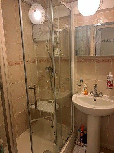 2 Bedroom Flat To Rent In Basinghall Gardens, Sutton, SM2