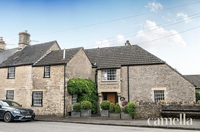 4 Bedroom End Of Terrace House For Sale In High Street, Marshfield, SN14