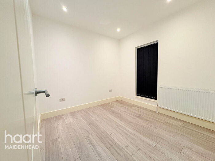 2 Bedroom Flat For Sale In High Street, Iver, SL0