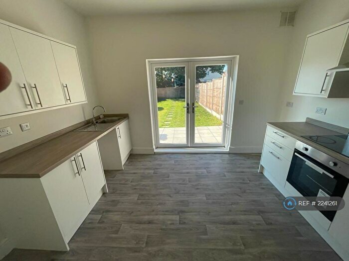 3 Bedroom Semi-Detached House To Rent In Addison Road, Mexbrough, S64