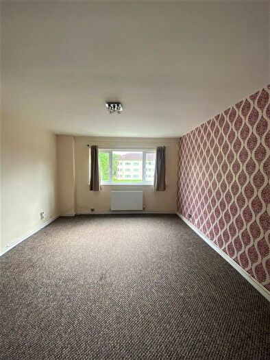 Studio To Rent In Townsend Road, Southall, UB1