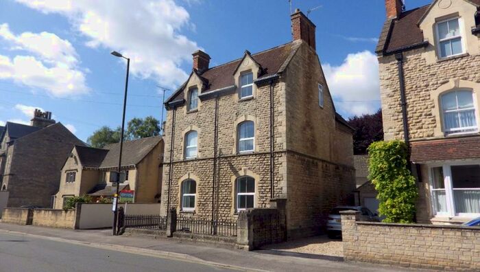 2 Bedroom Flat To Rent In Victoria Road, GL7